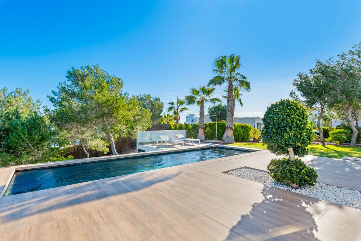 Villa in Alicante, Spain 4 bedrooms, 131 sq.m. No. 149128