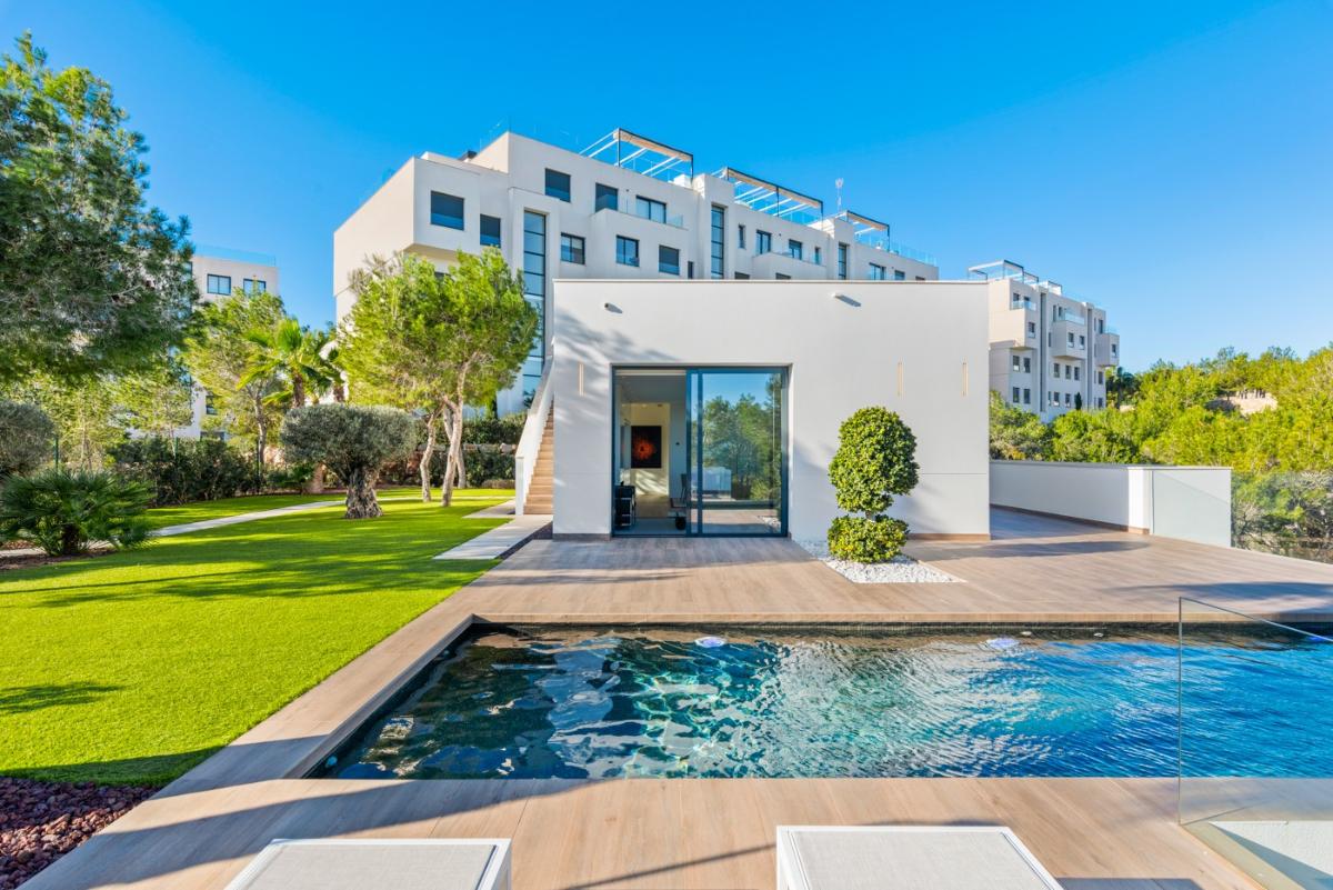 Villa in Alicante, Spain 4 bedrooms, 131 sq.m. No. 149128