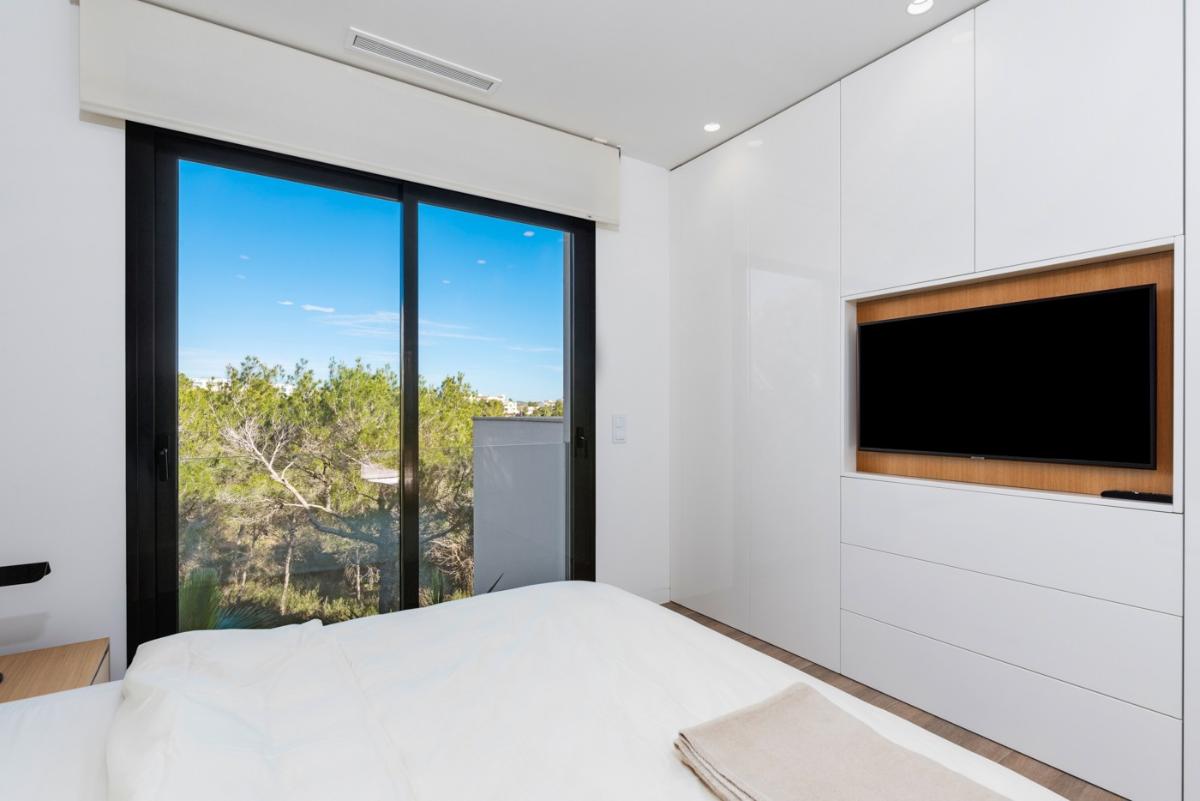 Villa in Alicante, Spain 4 bedrooms, 131 sq.m. No. 149128
