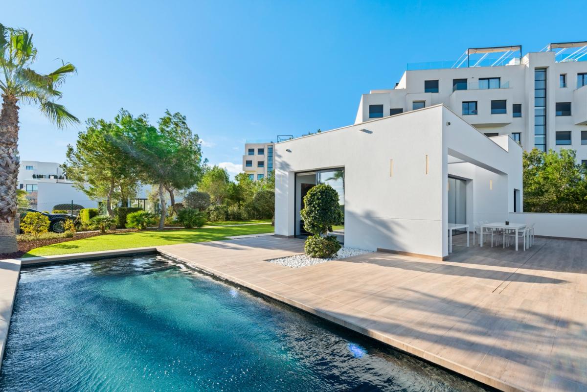 Villa in Alicante, Spain 4 bedrooms, 131 sq.m. No. 149128