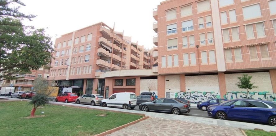 Apartamento en Torrevieja, Alicante, España 3 dormitorios, 120 m2 No. 189815
