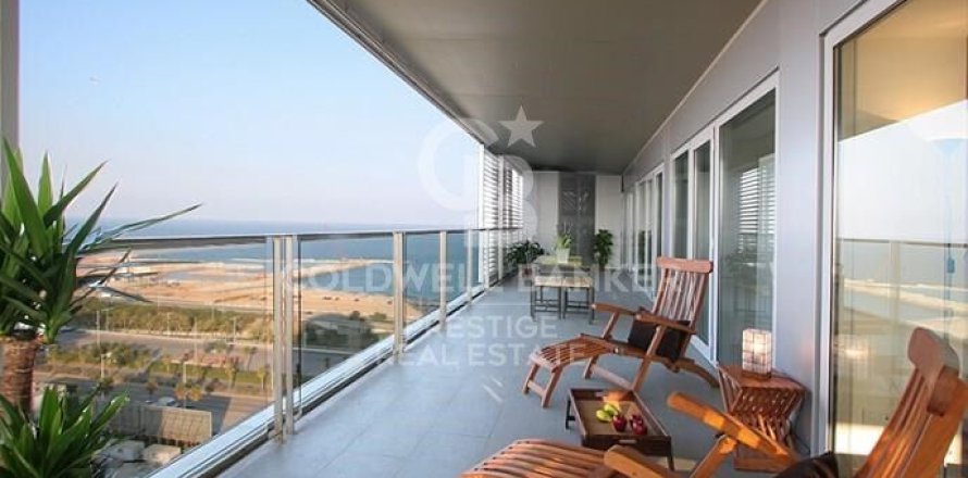 Apartamento en Barcelona, España 4 dormitorios, 190 m2 No. 160325