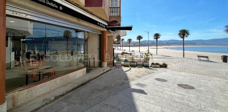 Commercial property in Nigran, Pontevedra, Spain 190 sq.m. No. 160210