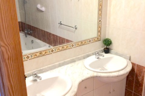 Kaupunkipientalo myytävänä Playa Flamenca II, Alicante, Espanja, 3 makuuhuonetta, 80 m2 No. 147439 - kuva 7