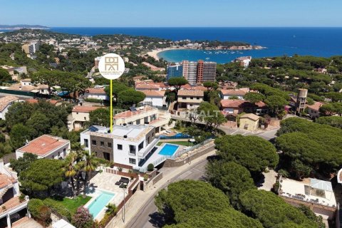 Huvila myytävänä Sant Feliu de Guixols, Girona, Espanja, 4 makuuhuonetta, 523 m2 No. 177600 - kuva 3