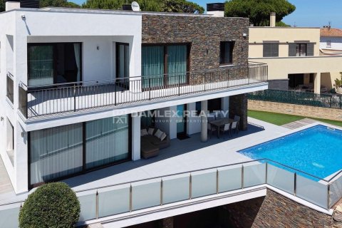 Huvila myytävänä Sant Feliu de Guixols, Girona, Espanja, 4 makuuhuonetta, 523 m2 No. 177600 - kuva 5