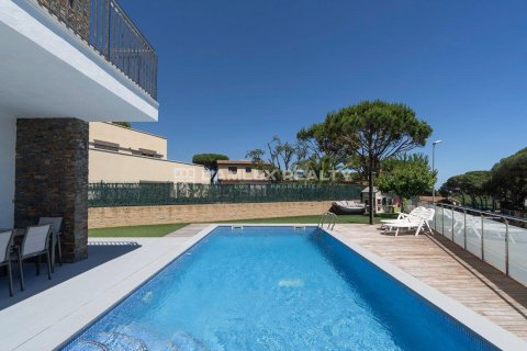 Huvila myytävänä Sant Feliu de Guixols, Girona, Espanja, 4 makuuhuonetta, 523 m2 No. 177600 - kuva 8