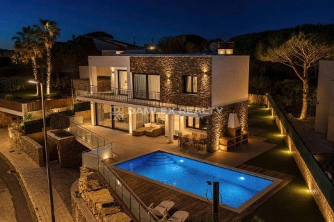 Huvila myytävänä Sant Feliu de Guixols, Girona, Espanja, 4 makuuhuonetta, 523 m2 No. 177600 - kuva 2