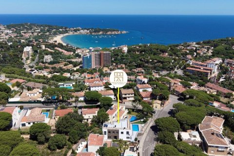 Huvila myytävänä Sant Feliu de Guixols, Girona, Espanja, 4 makuuhuonetta, 523 m2 No. 177600 - kuva 7