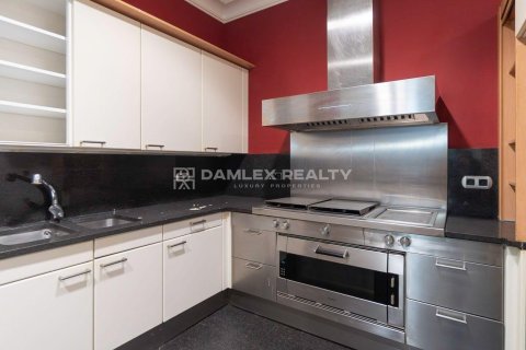 Villa à vendre à Girona, Espagne, 9 chambres, 709 m2 No. 177601 - photo 12