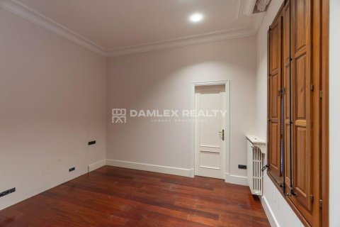 Villa à vendre à Girona, Espagne, 9 chambres, 709 m2 No. 177601 - photo 19