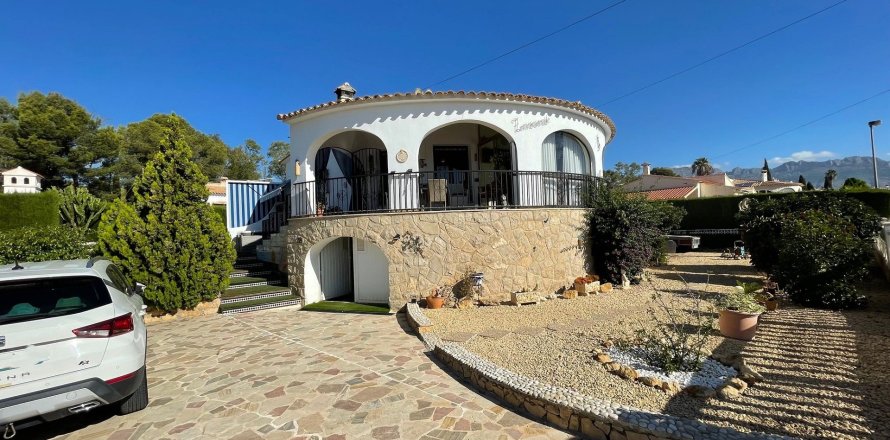 Villa en Alicante, España 2 dormitorios, 120 m2 No. 168408