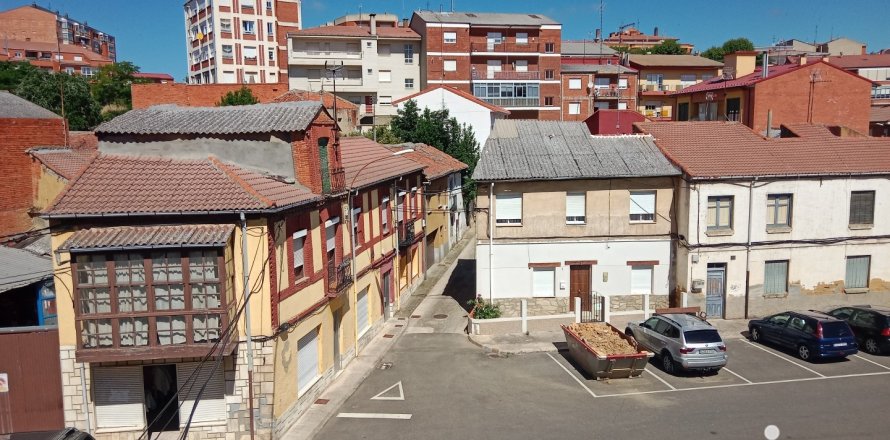 Apartment in Astorga, Leon, Spain 3 bedrooms, 130 sq.m. No. 186156