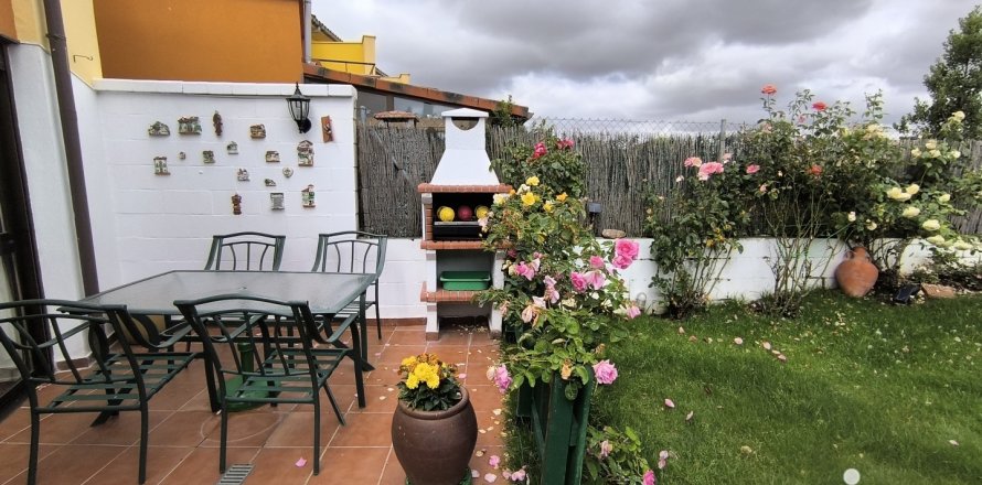 House in Villamoratiel De Las Matas, Leon, Spain 3 bedrooms, 154 sq.m. No. 186160
