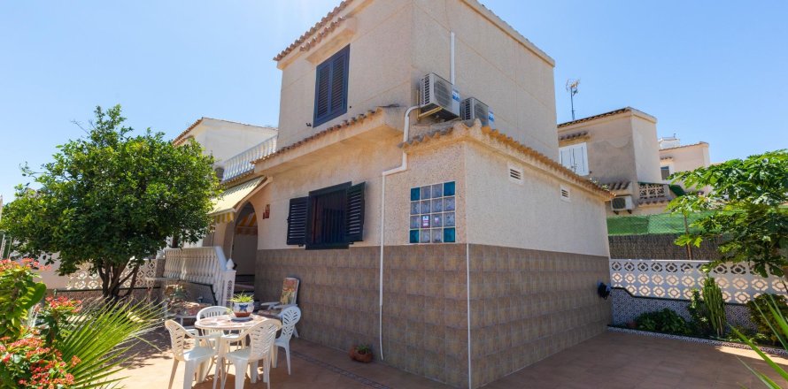 Villa Torrevieja, Alicante, Spain 3 bedrooms, No. 137769