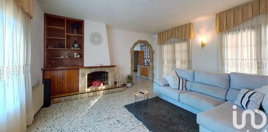 Māja Banyeres Del Penedes, Tarragona, Spānijā 4 istabas, 324 m2 Nr. 153073