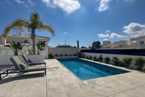 Villa à vendre à Villamartin, Alicante, Espagne, 4 chambres, 527 m2 No. 188916 - photo 24