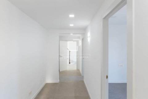 Villa for sale in Cabrils, Barcelona, Spain 4 bedrooms, 326 sq.m. No. 150569 - photo 27