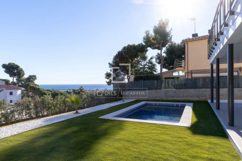 Villa for sale in Cabrils, Barcelona, Spain 4 bedrooms, 326 sq.m. No. 150569 - photo 2