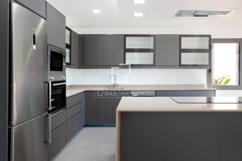 Villa for sale in Cabrils, Barcelona, Spain 4 bedrooms, 326 sq.m. No. 150569 - photo 7