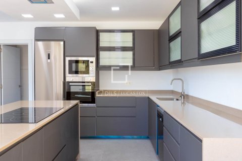 Villa for sale in Cabrils, Barcelona, Spain 4 bedrooms, 326 sq.m. No. 150569 - photo 9