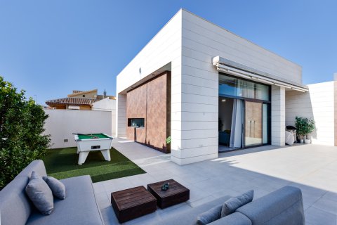 Villa en venta en Pilar de la Horadada, Alicante, España 3 dormitorios, 117 m2 No. 168285 - foto 4