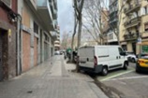 Apartment for sale in Barcelona, Spain 3 bedrooms, 67 sq.m. No. 167157 - photo 2