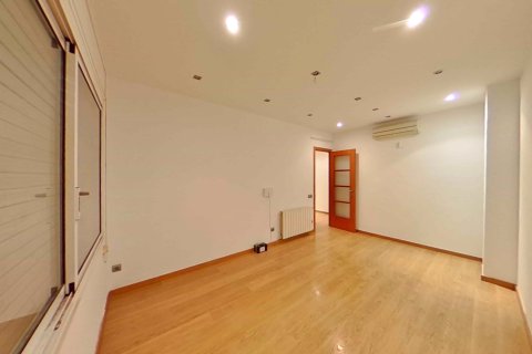 Apartament w Barcelona, Hiszpania 3 sypialnie, 67 mkw. nr 167157