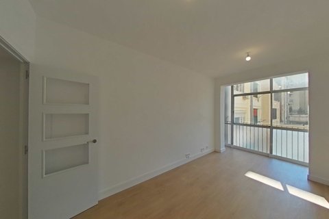 Продажа квартиры в Барселона, Испания 4 спальни, 66м2 №167155 - фото 2