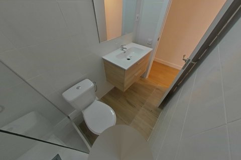 Продажа квартиры в Барселона, Испания 4 спальни, 66м2 №167155 - фото 19