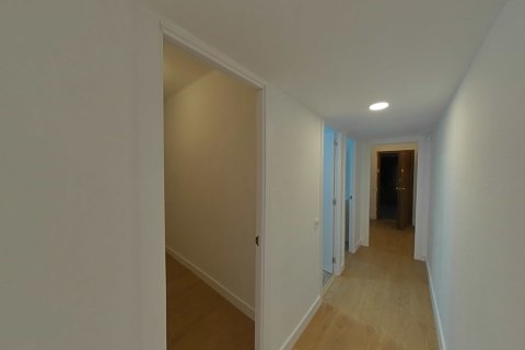 Продажа квартиры в Барселона, Испания 4 спальни, 66м2 №167155 - фото 6
