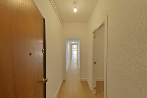 Продажа квартиры в Барселона, Испания 4 спальни, 66м2 №167155 - фото 17