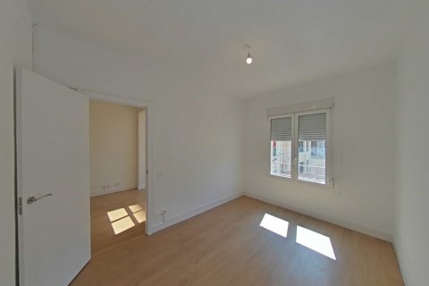 Продажа квартиры в Барселона, Испания 4 спальни, 66м2 №167155 - фото 7