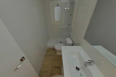 Продажа квартиры в Барселона, Испания 4 спальни, 66м2 №167155 - фото 18