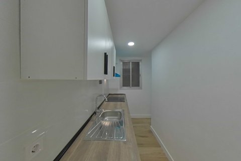 Продажа квартиры в Барселона, Испания 4 спальни, 66м2 №167155 - фото 4