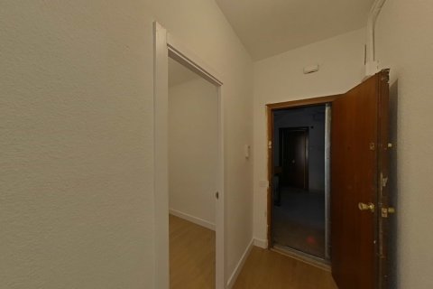 Продажа квартиры в Барселона, Испания 4 спальни, 66м2 №167155 - фото 14