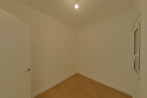 Продажа квартиры в Барселона, Испания 4 спальни, 66м2 №167155 - фото 12