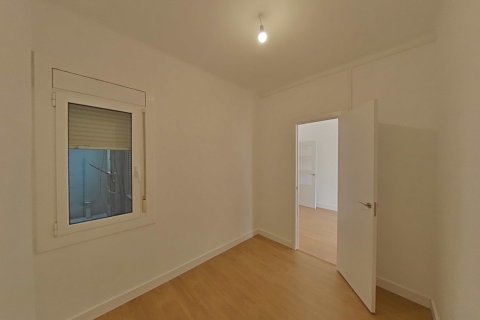 Продажа квартиры в Барселона, Испания 4 спальни, 66м2 №167155 - фото 9