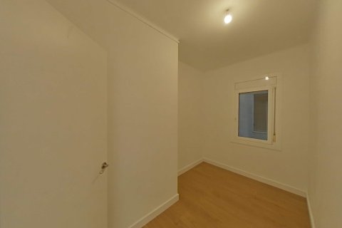Продажа квартиры в Барселона, Испания 4 спальни, 66м2 №167155 - фото 11