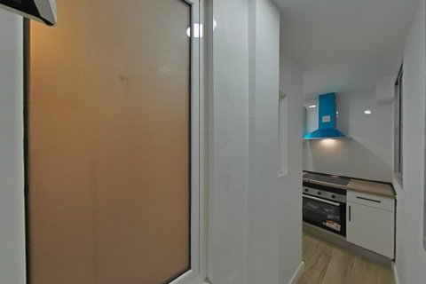 Продажа квартиры в Барселона, Испания 4 спальни, 66м2 №167155 - фото 5