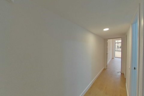 Продажа квартиры в Барселона, Испания 4 спальни, 66м2 №167155 - фото 13