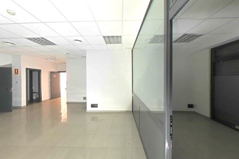Huoneisto myytävänä Olesa de Montserrat, Barcelona, Espanja , 74 m2 No. 167159 - kuva 5