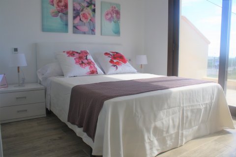 Kaupunkipientalo myytävänä Torrevieja, Alicante, Espanja, 3 makuuhuonetta, 187 m2 No. 115996 - kuva 10