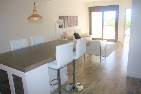 Kaupunkipientalo myytävänä Torrevieja, Alicante, Espanja, 3 makuuhuonetta, 187 m2 No. 115996 - kuva 8