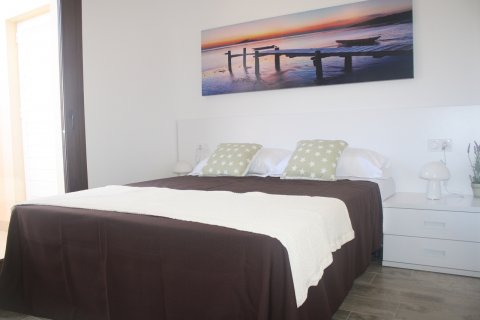 Kaupunkipientalo myytävänä Torrevieja, Alicante, Espanja, 3 makuuhuonetta, 187 m2 No. 115996 - kuva 11