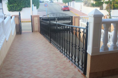 Townhouse for sale Torrevieja, Alicante, Spain 2 bedrooms, 172 sq.m. No. 115994 - photo 12