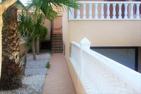 Townhouse for sale Torrevieja, Alicante, Spain 2 bedrooms, 172 sq.m. No. 115994 - photo 13