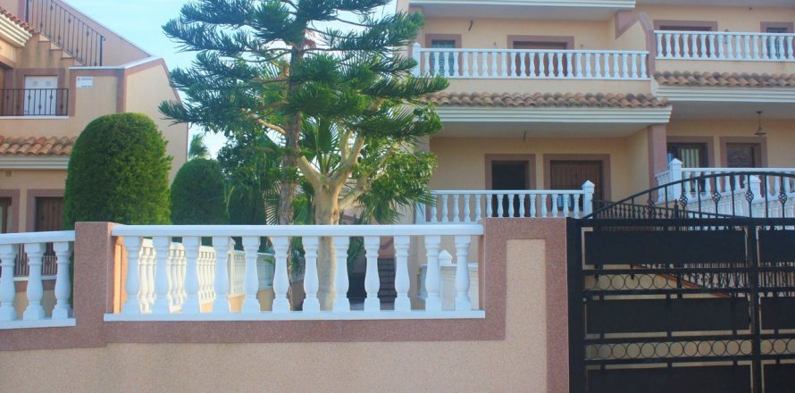 Townhouse Torrevieja, Alicante, Spain 2 bedrooms, 172 sq.m. No. 115994