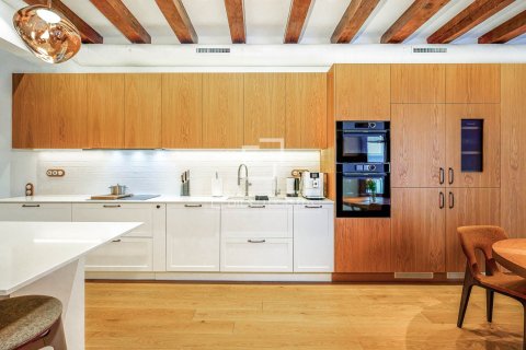 Lägenhet för uthyrning i Barcelona, Spanien 2 sovrum, 111 kvm. Nr. 161363 - foto 7