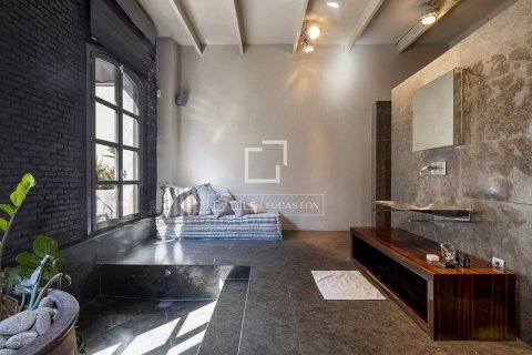 Lägenhet för uthyrning i Barcelona, Spanien 2 sovrum, 251 kvm. Nr. 161360 - foto 22